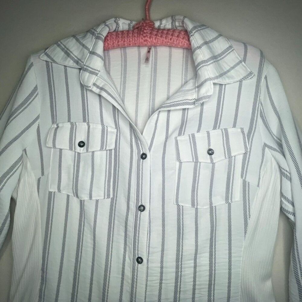 3rd + Malt Large White Soft Knit 3/4 Sleeve Top Buttonup V-Neck Casual Stretch - Picture 2 of 8